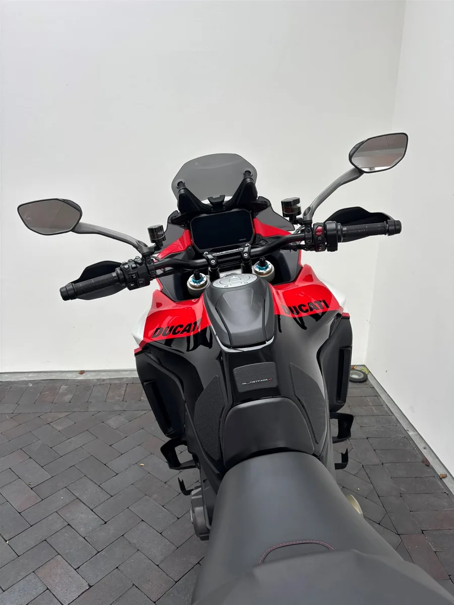 Ducati Multistrada V4 Pikes Peak Jetzt kaufen und kostenlos bis zur nächsten Saison einwintern!