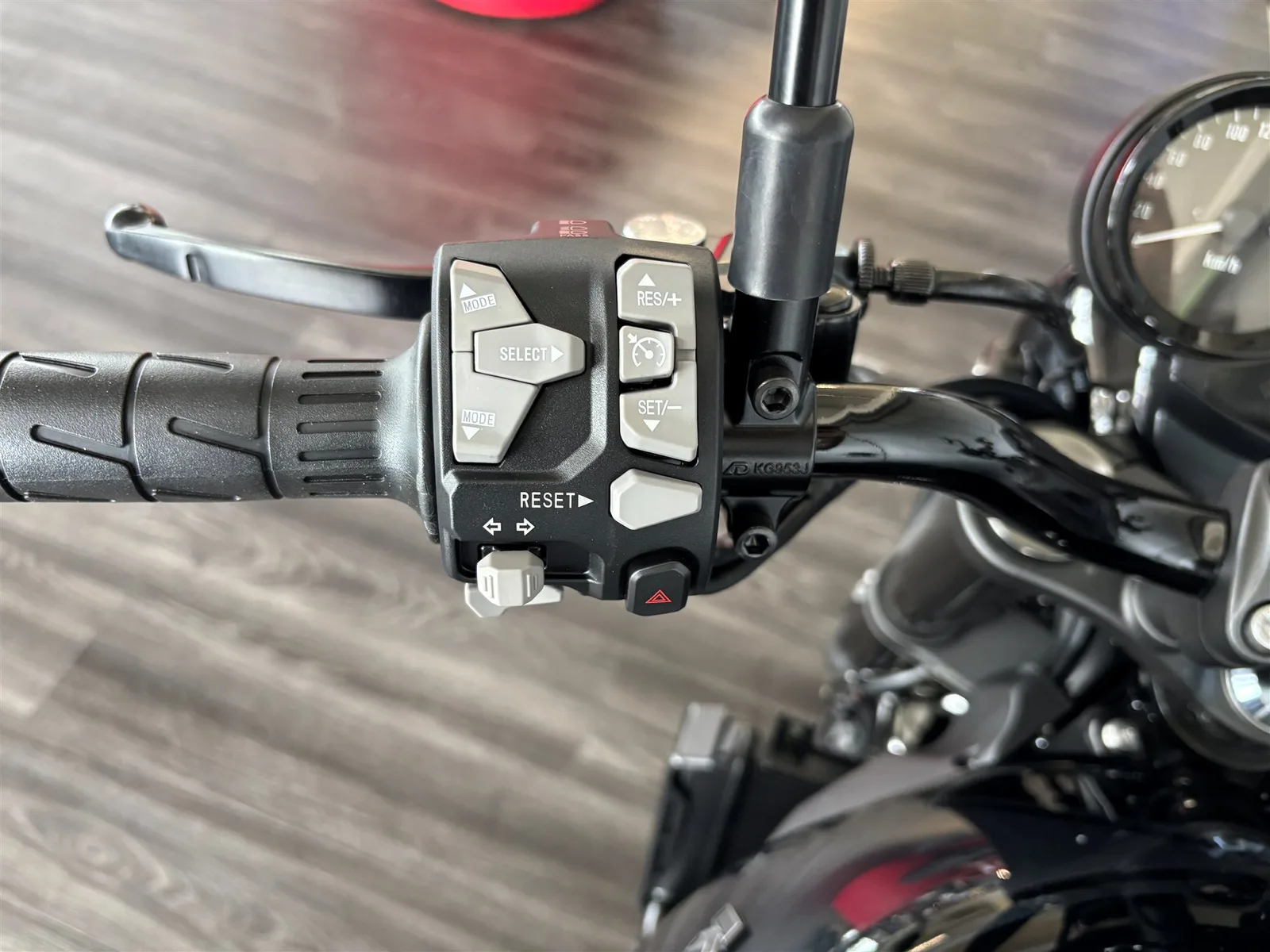 Kawasaki Z900 RS Black Ball Edition sofort verfügbar