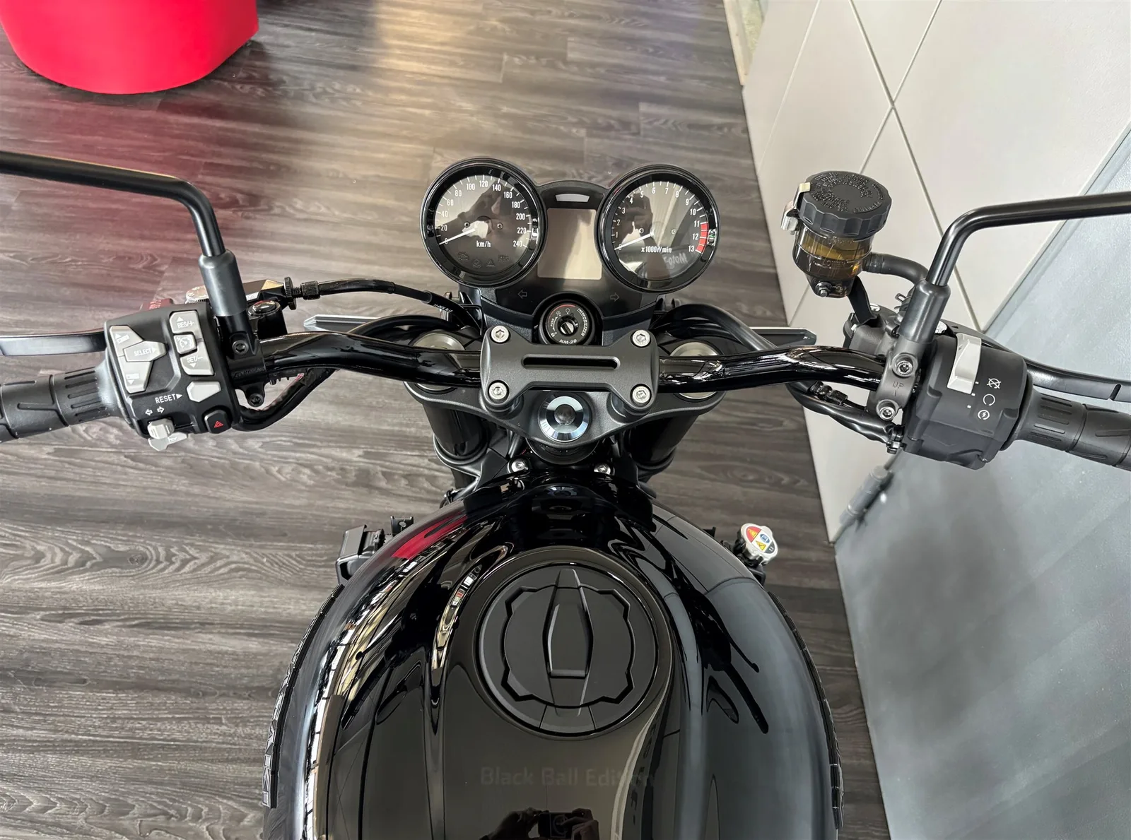 Kawasaki Z900 RS Black Ball Edition sofort verfügbar
