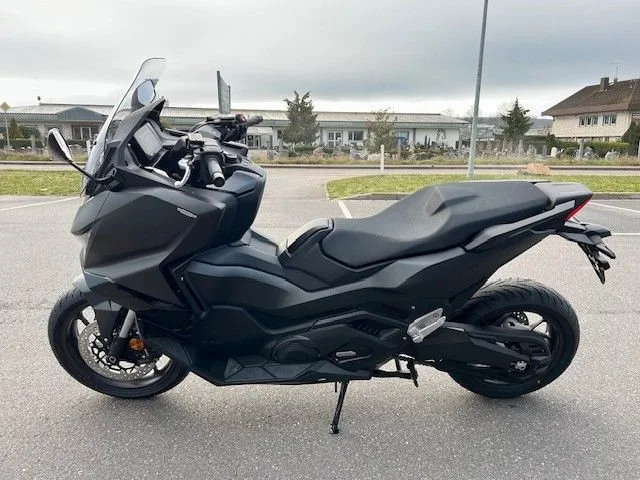 Honda Forza 750