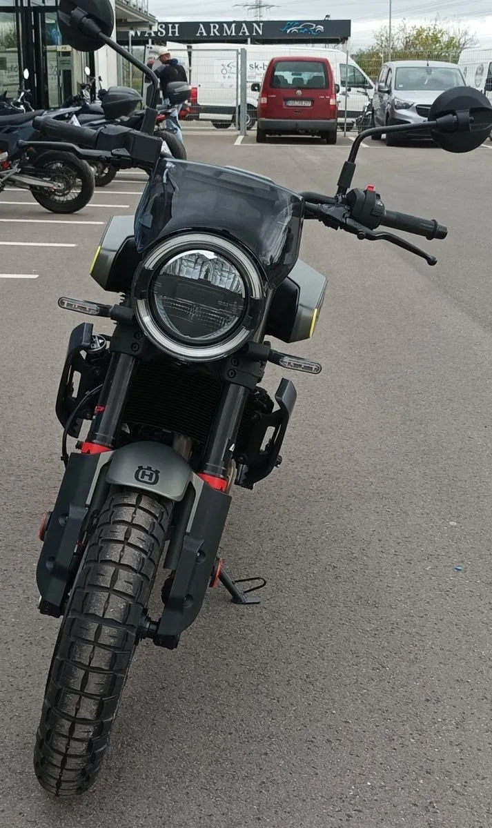 Husqvarna Svartpilen 401