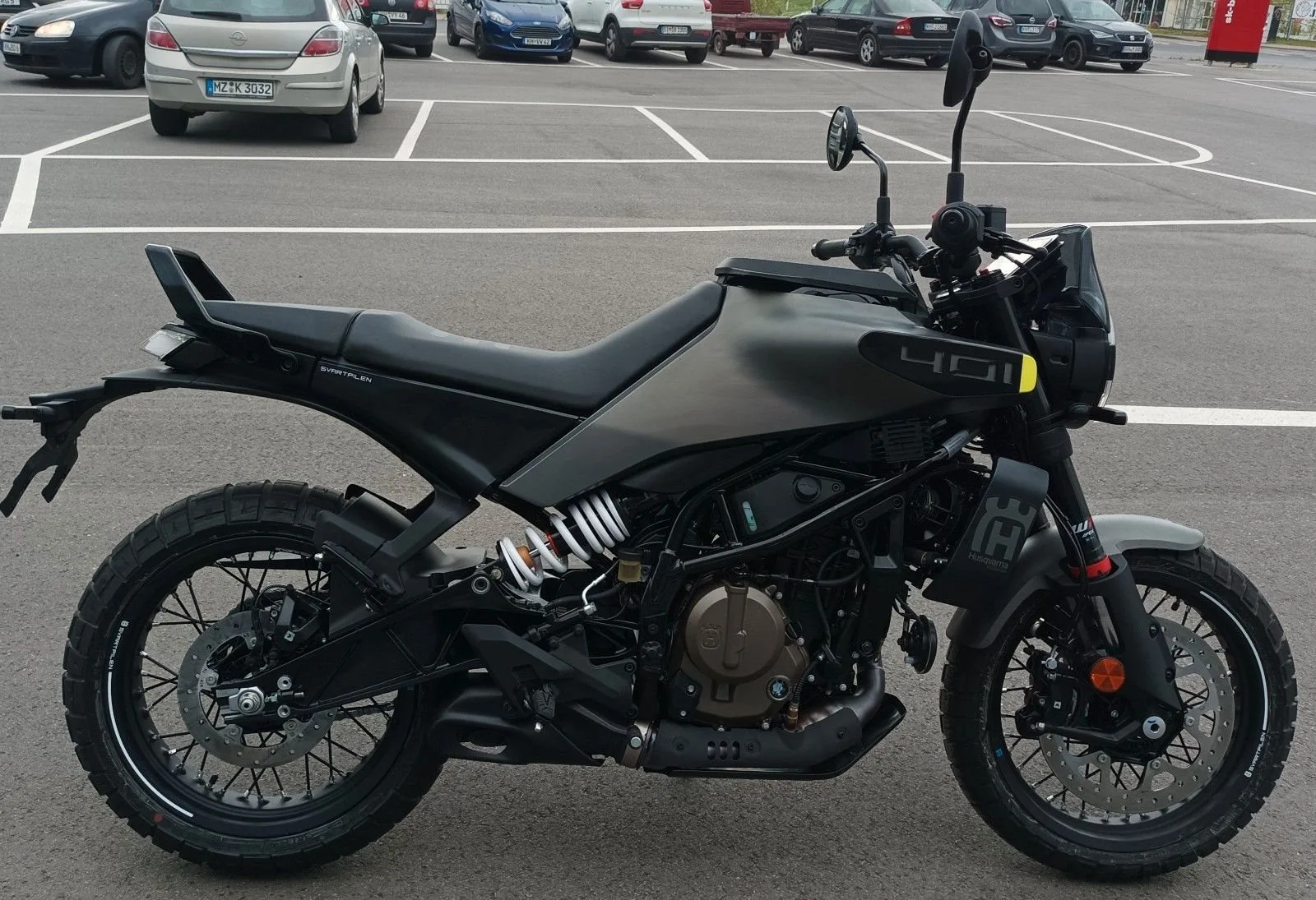 Husqvarna Svartpilen 401