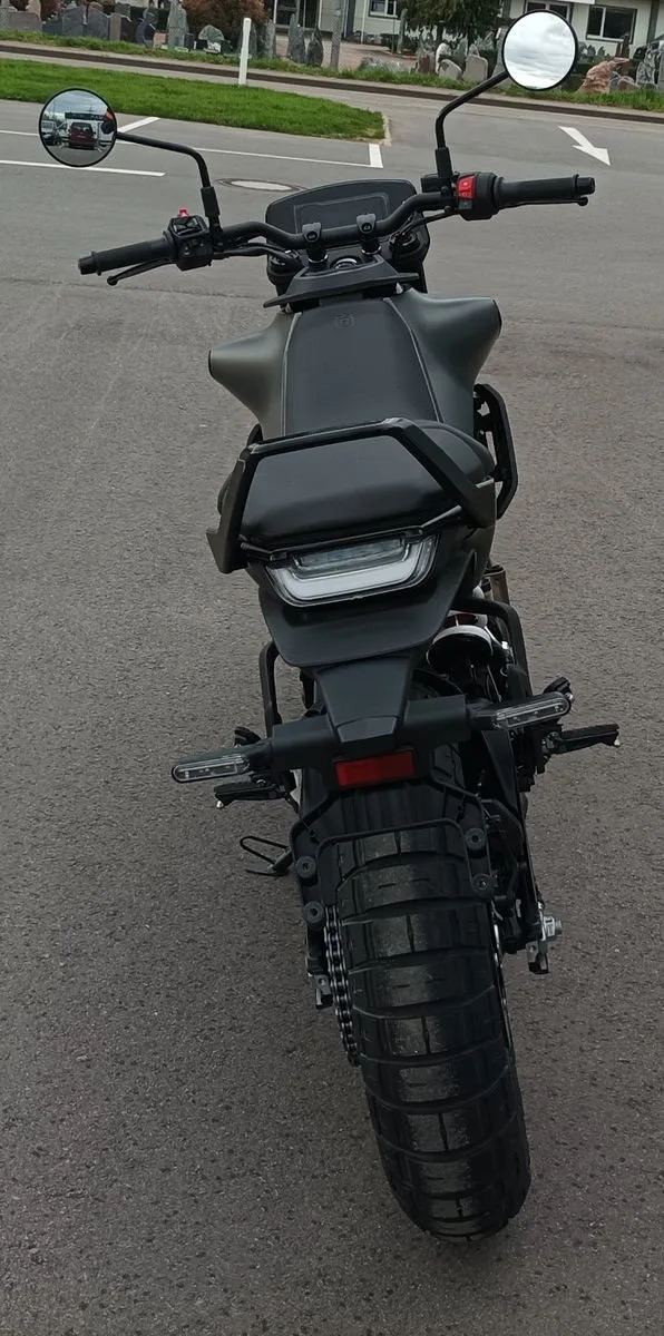Husqvarna Svartpilen 401