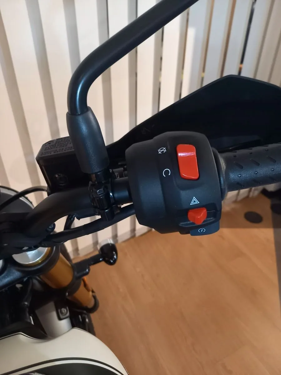 Triumph Scrambler 400 X