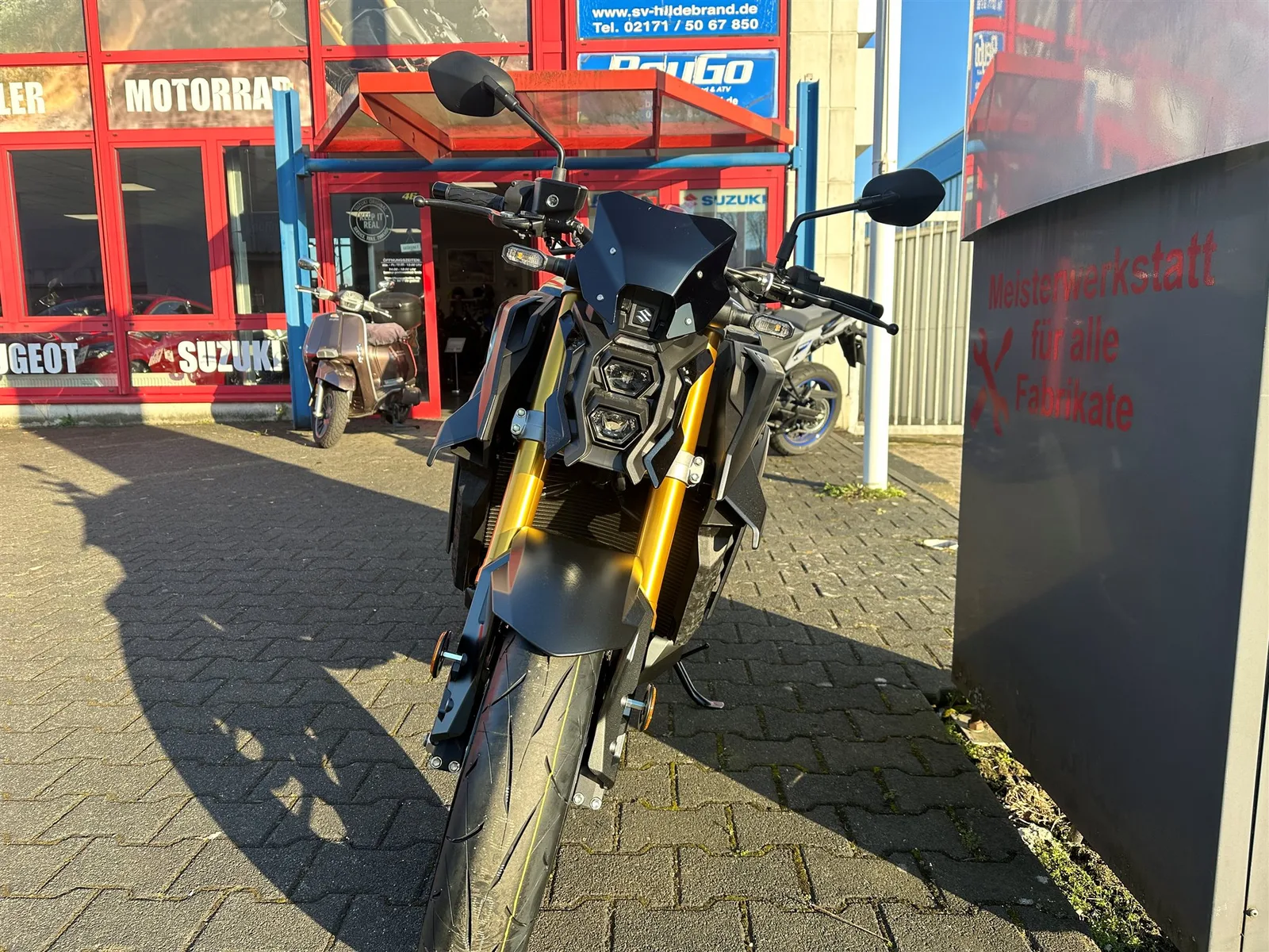 Suzuki GSX-S1000 Power Edition inkl. Akrapoviç Auspuff + BeyGo 20-Jahre-Design-Kit