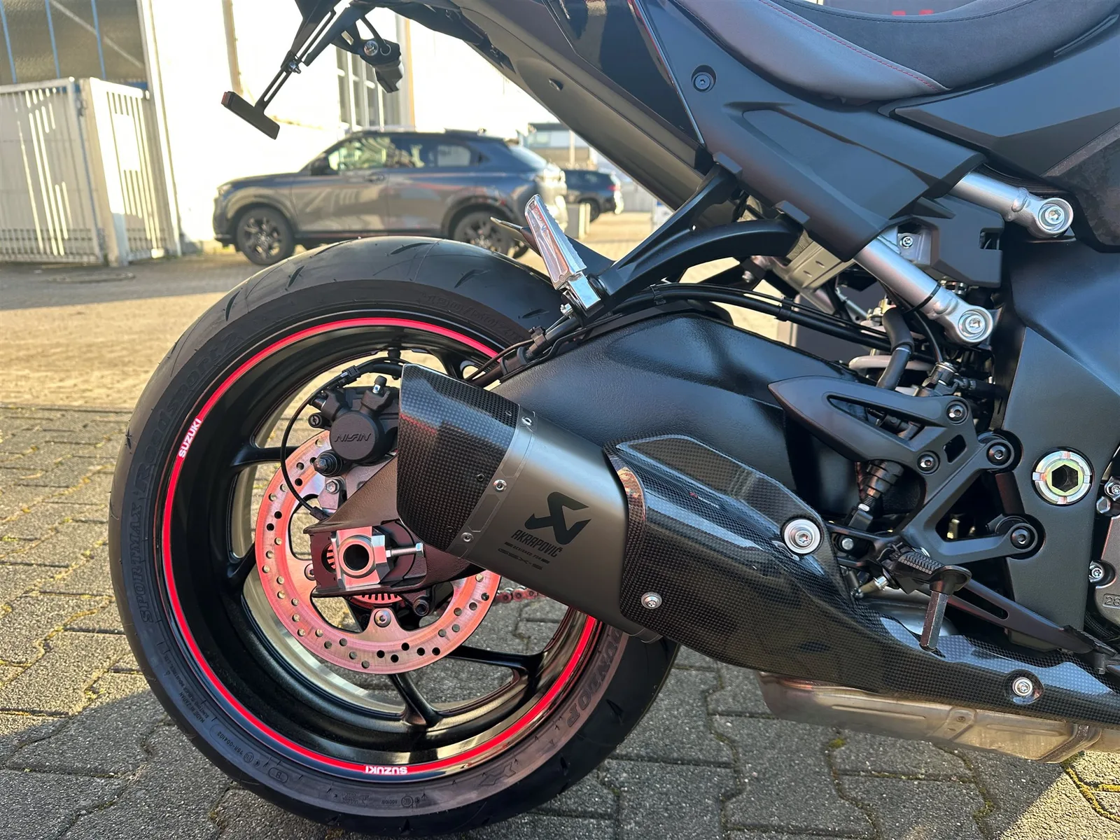 Suzuki GSX-S1000 Power Edition inkl. Akrapoviç Auspuff + BeyGo 20-Jahre-Design-Kit