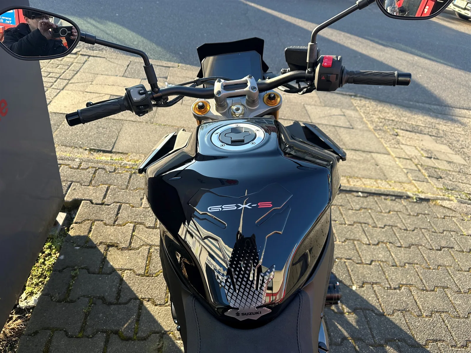 Suzuki GSX-S1000 Power Edition inkl. Akrapoviç Auspuff + BeyGo 20-Jahre-Design-Kit