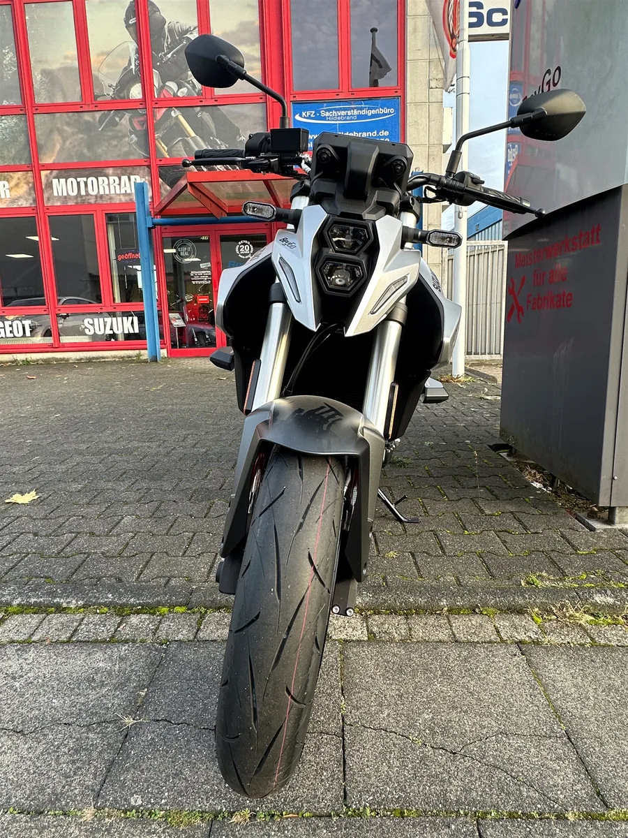 Suzuki GSX-8S 20 Jahre Sondermodell Motorrad