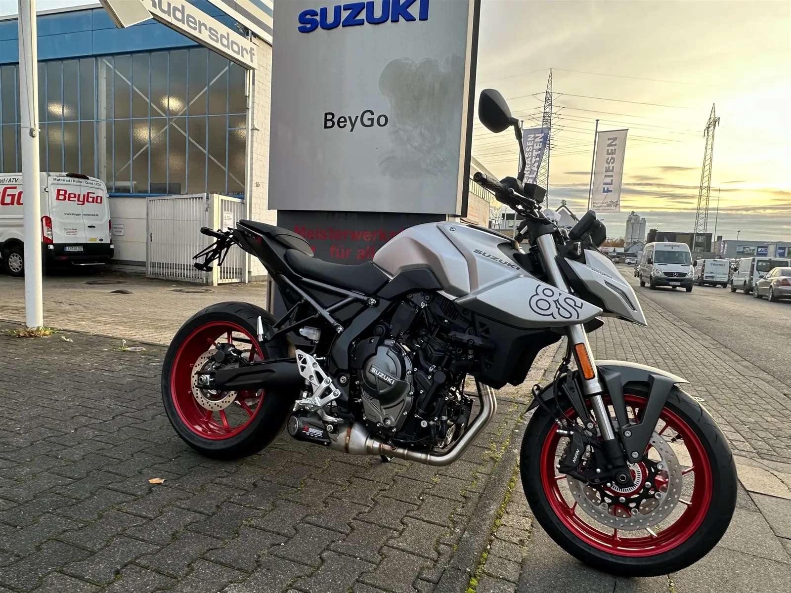 Suzuki GSX-8S 20 Jahre Sondermodell Motorrad