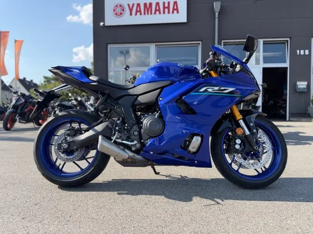 Yamaha R7