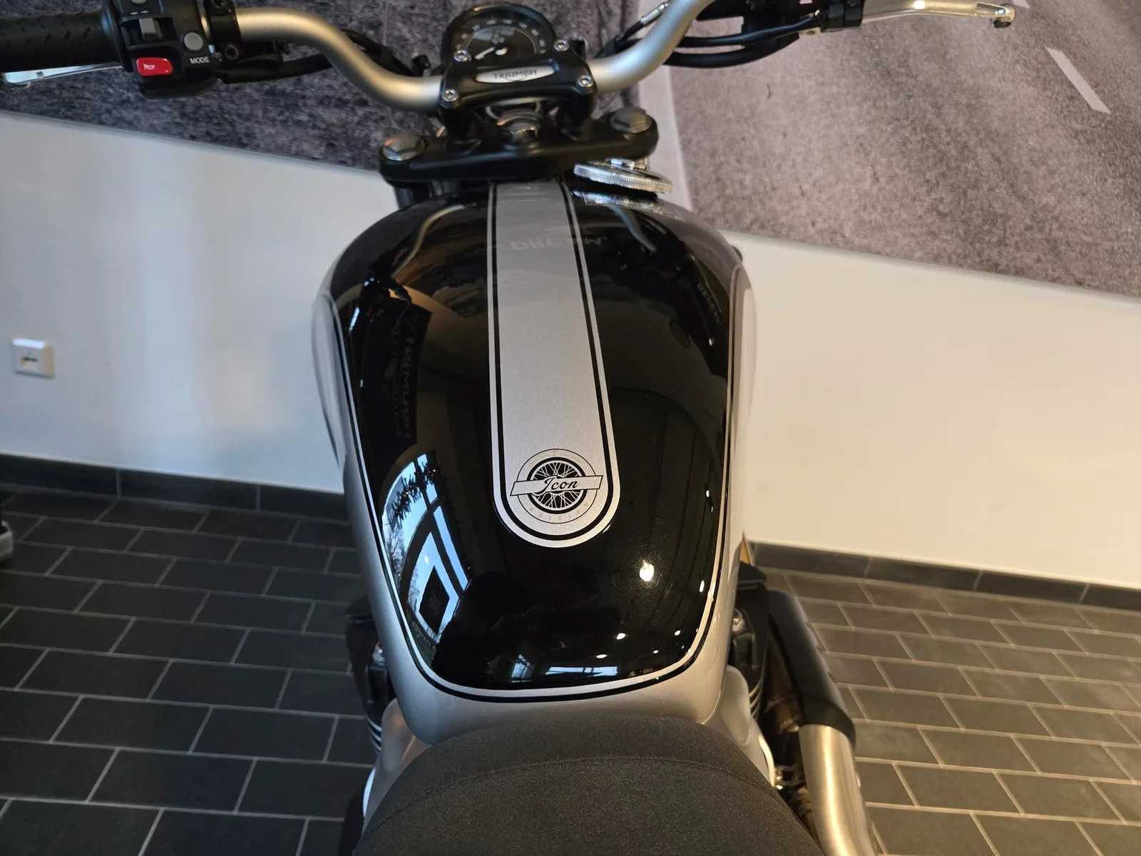 Triumph Scrambler 900 Icon Edition mit Zubehör