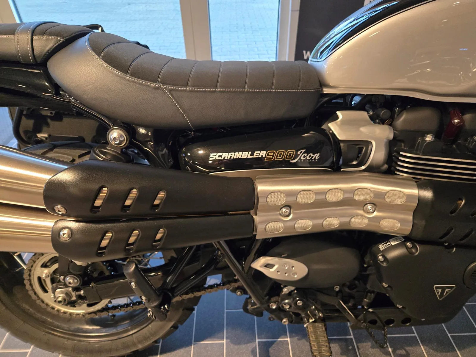 Triumph Scrambler 900 Icon Edition mit Zubehör