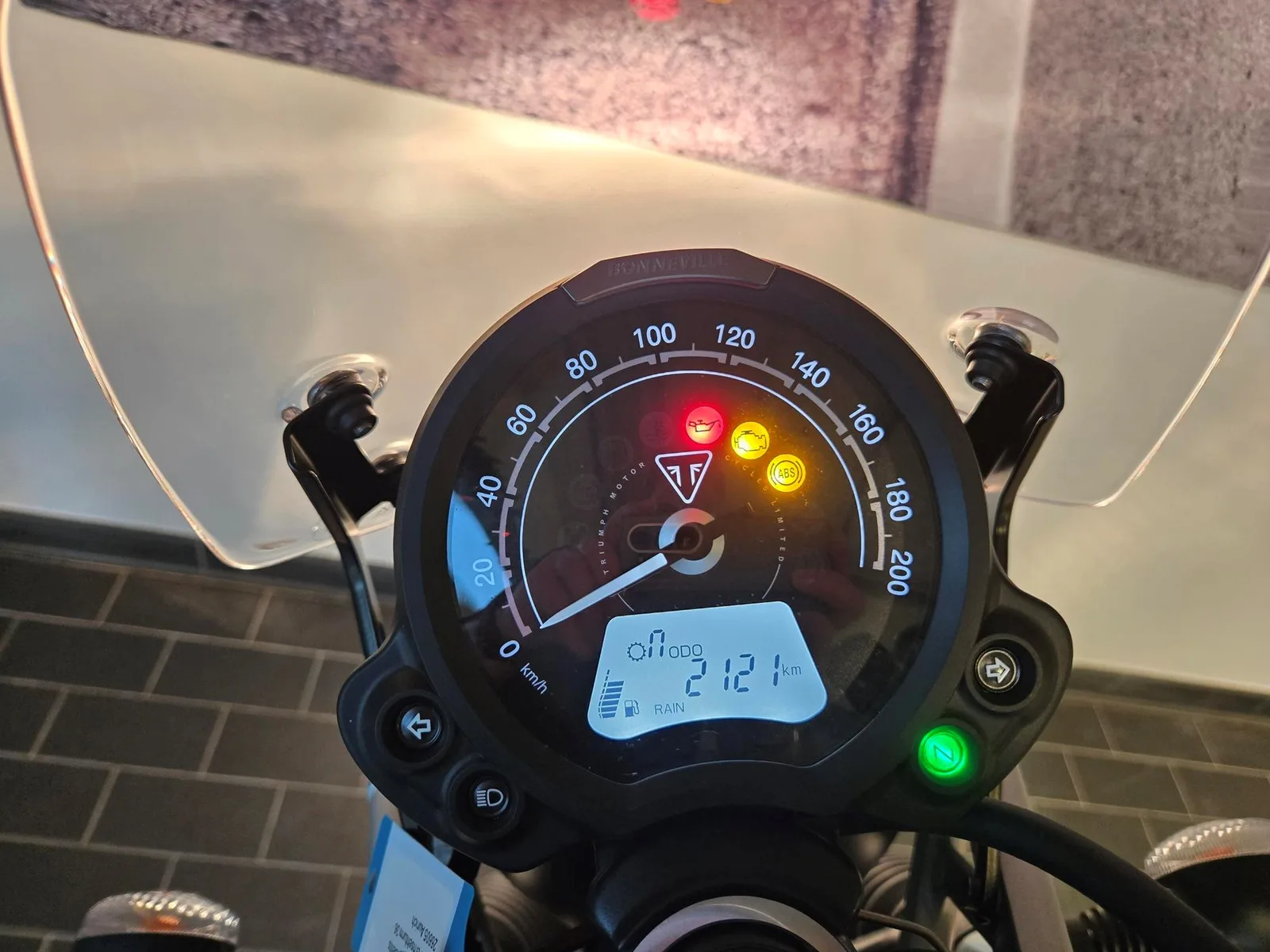 Triumph Scrambler 900 Icon Edition mit Zubehör