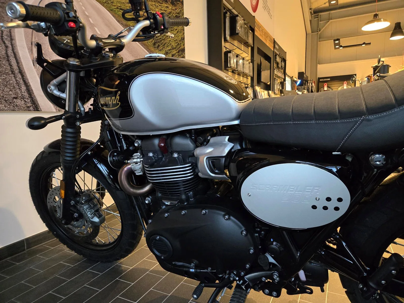 Triumph Scrambler 900 Icon Edition mit Zubehör