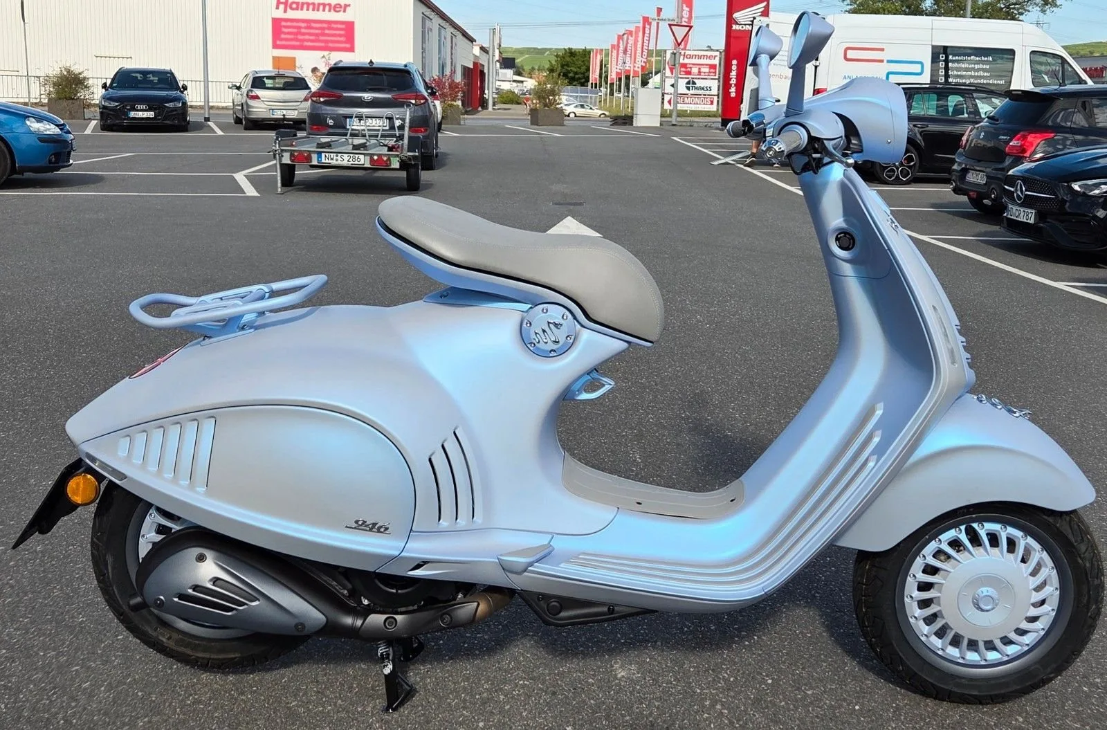 Vespa 946 Snake