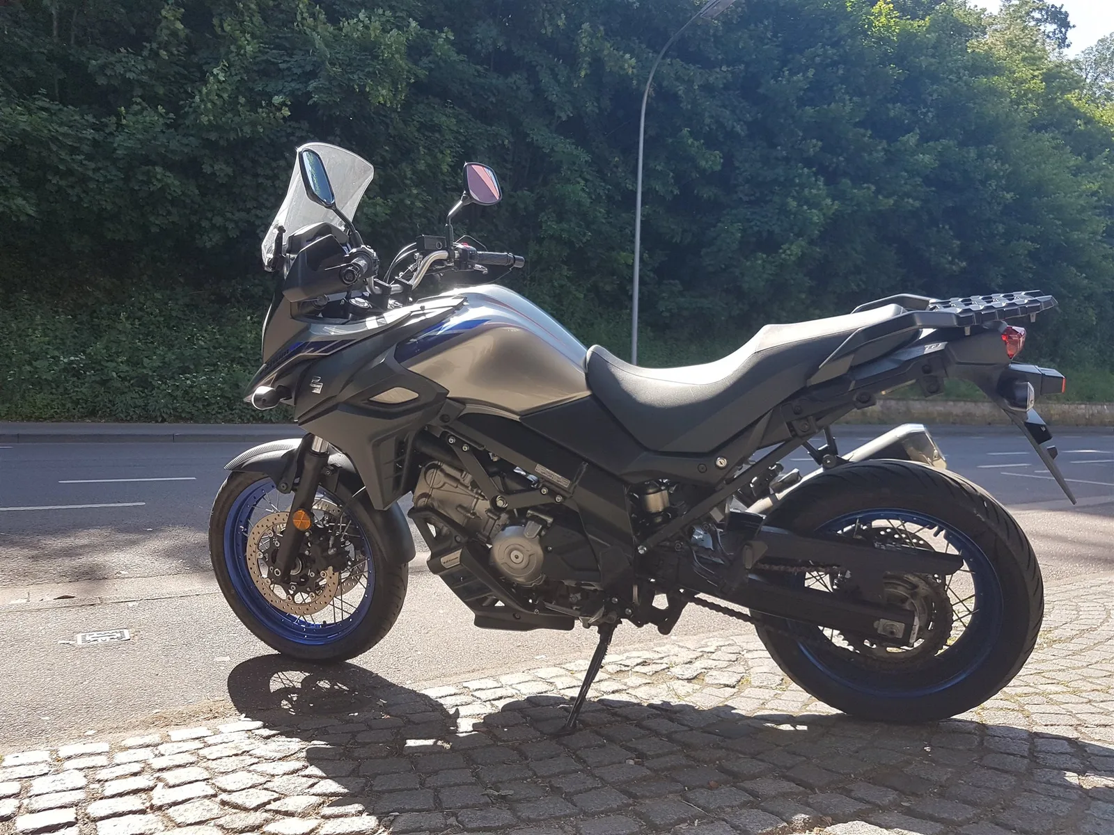 Suzuki V-Strom 650 XT grau MY 21