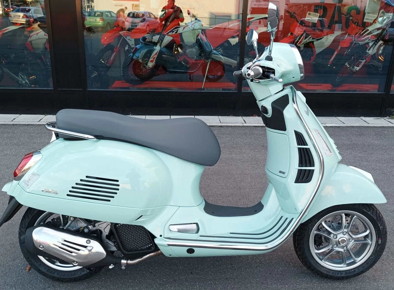 Vespa GTS 125