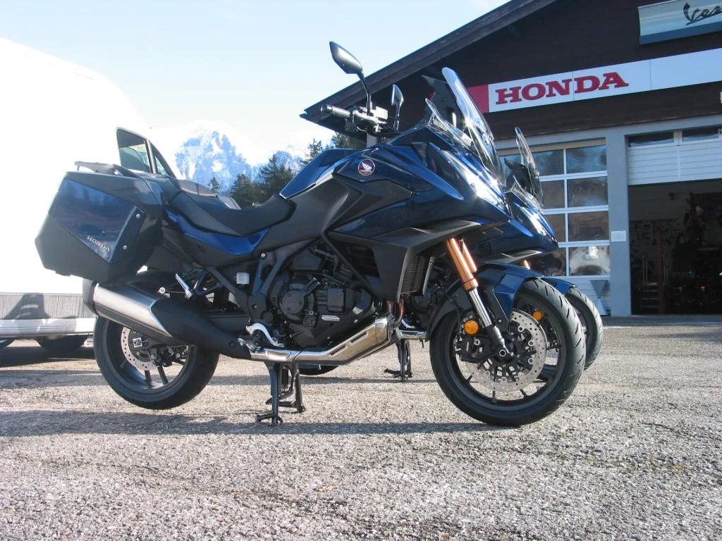 Honda NT1100 DCT Electronic Suspension 500,- € Zubehör kostenfrei