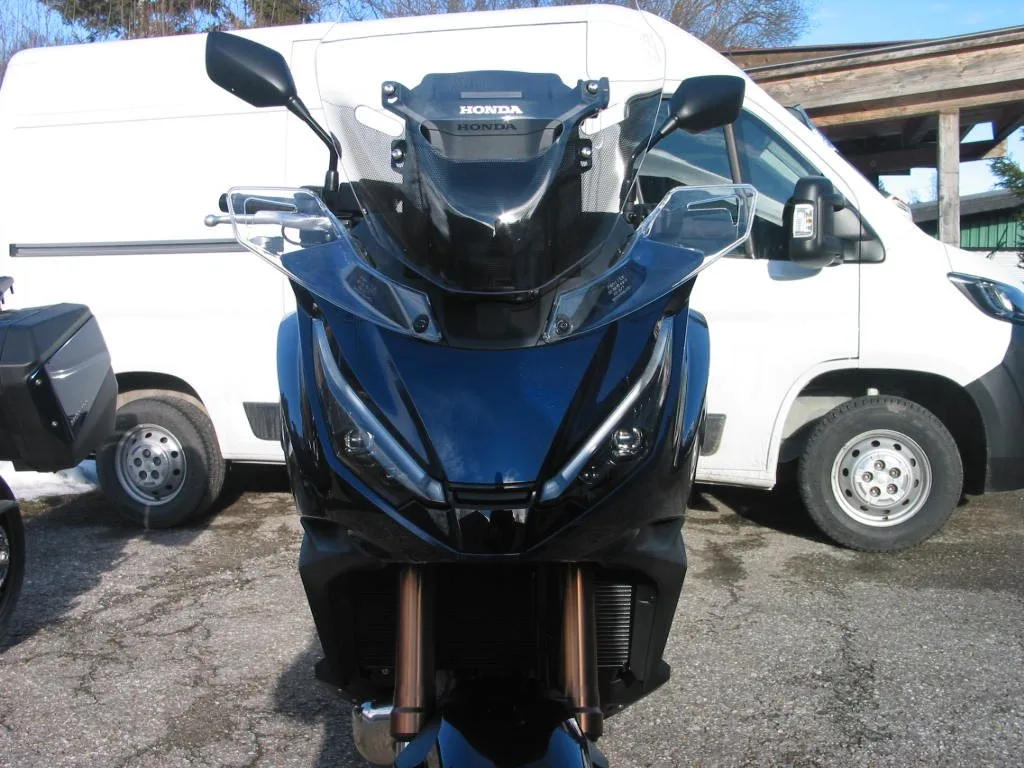 Honda NT1100 DCT Electronic Suspension 500,- € Zubehör kostenfrei