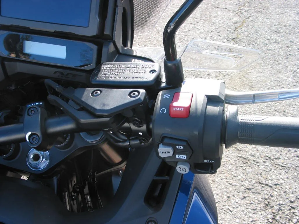 Honda NT1100 DCT Electronic Suspension 500,- € Zubehör kostenfrei