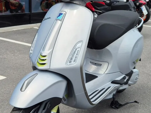 Vespa Primavera 125 75th