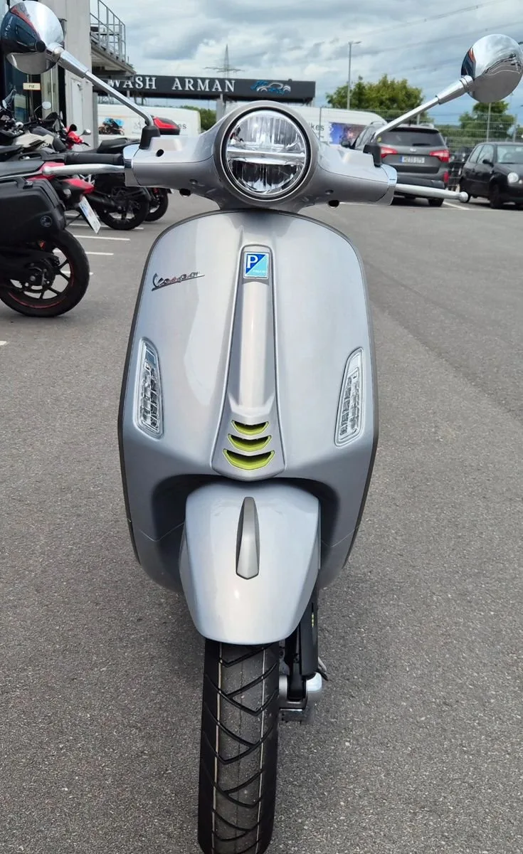 Vespa Primavera 125 75th