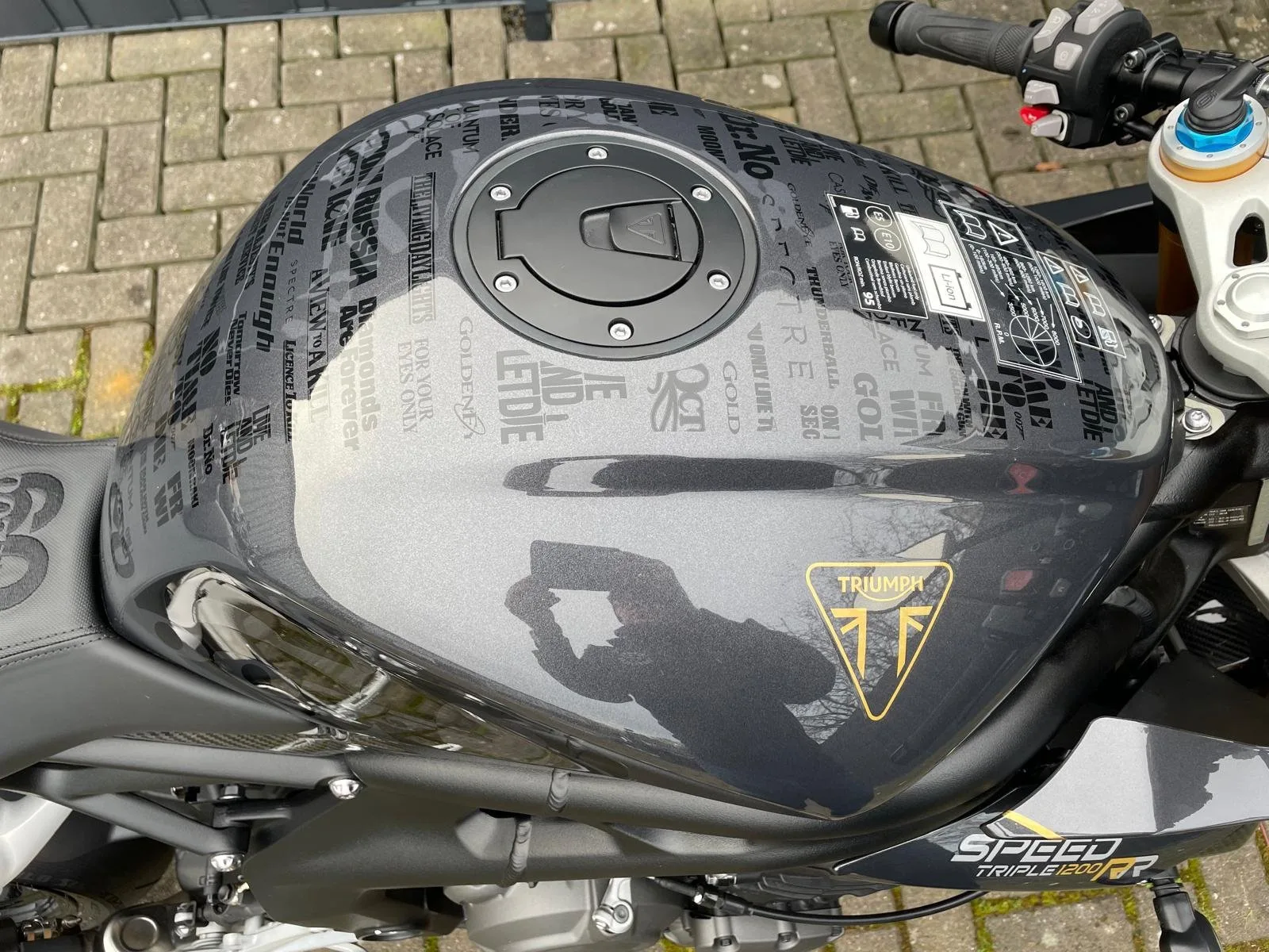 Triumph Speed Triple 1200 RR James Bond Edition 007 James Bond Edition