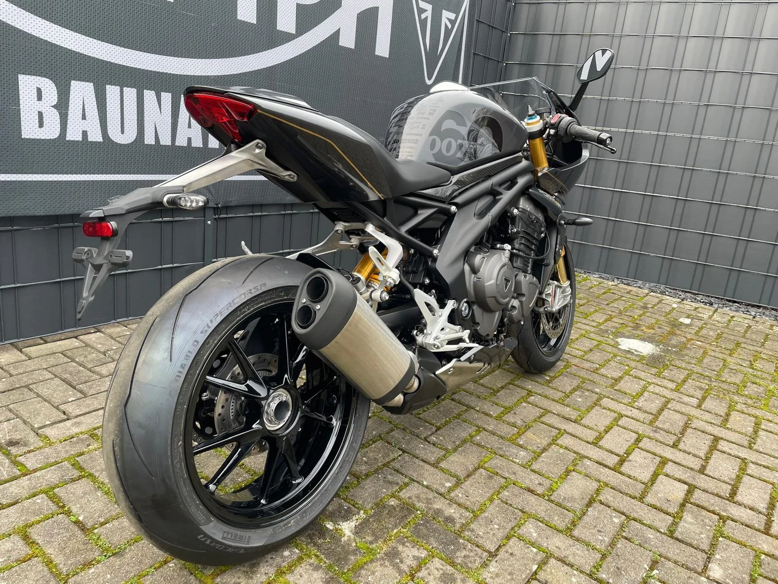 Triumph Speed Triple 1200 RR James Bond Edition 007 James Bond Edition