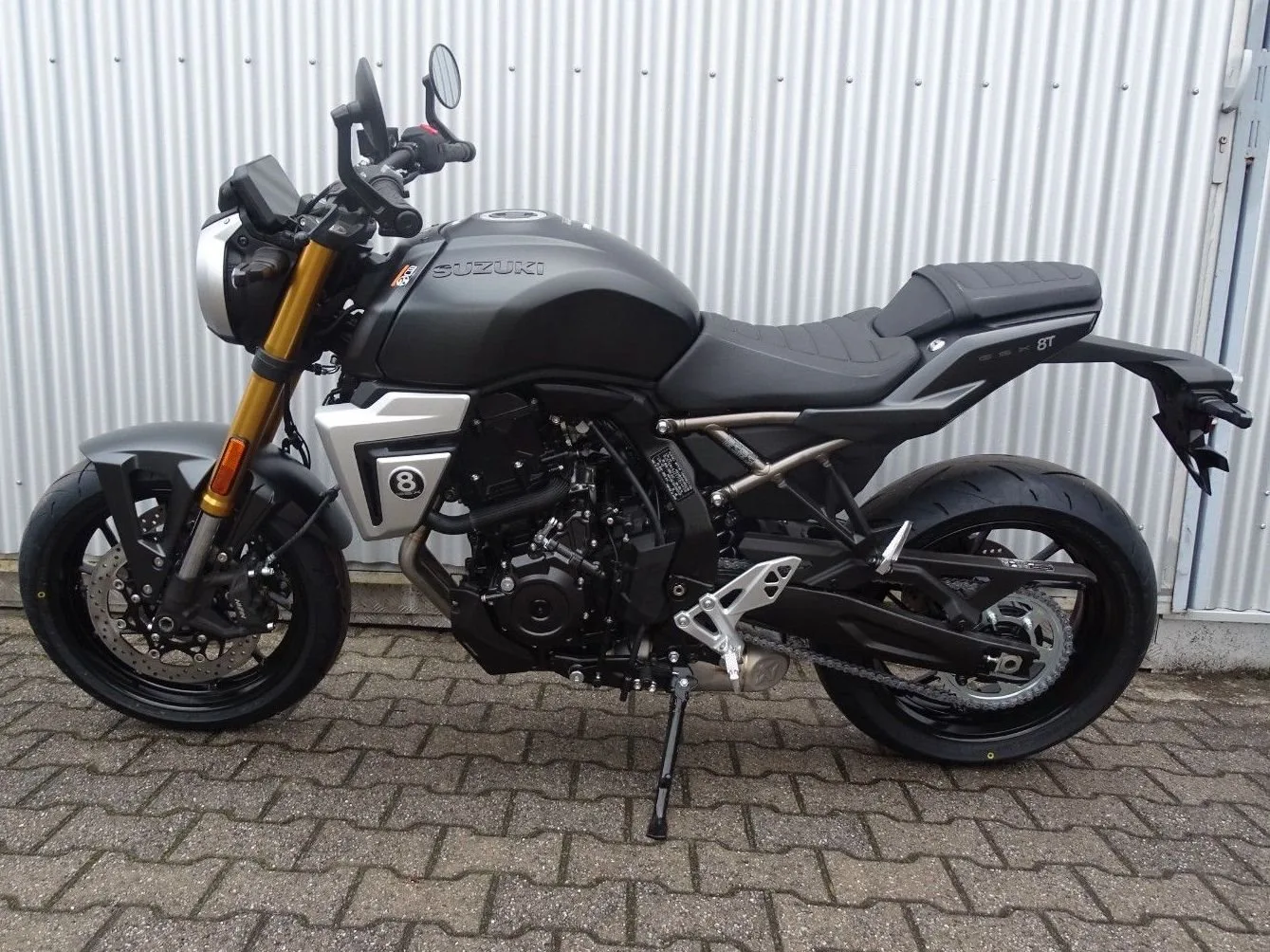 Suzuki GSX-8T