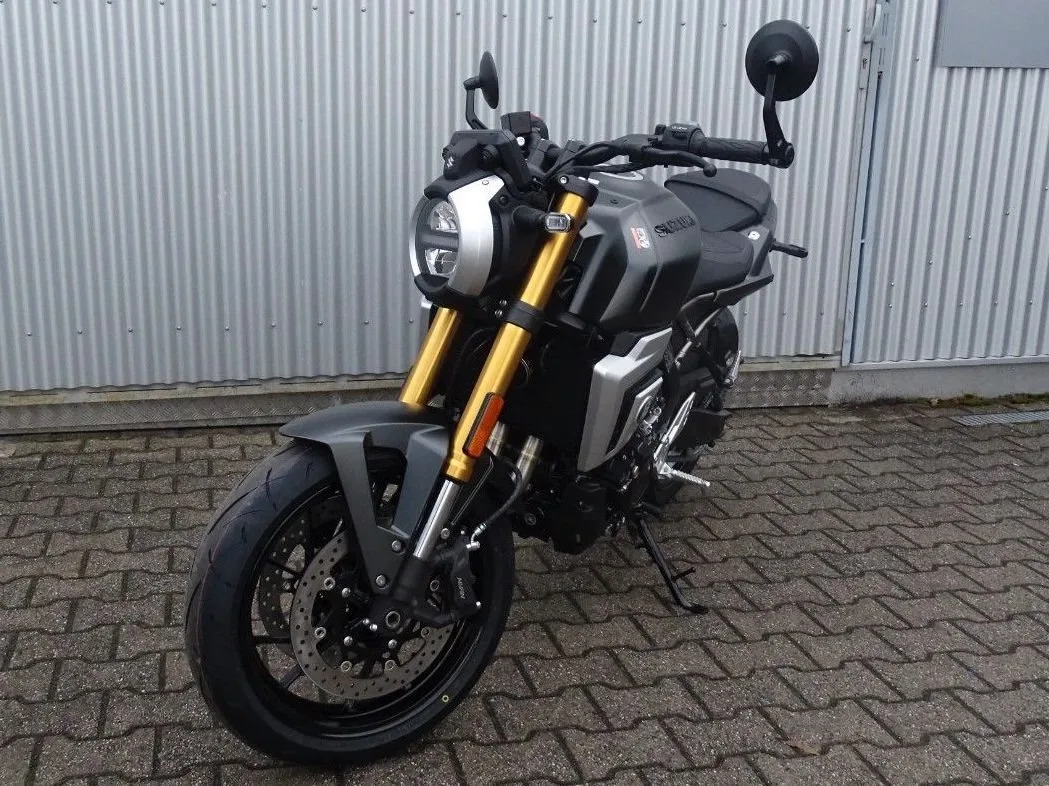Suzuki GSX-8T