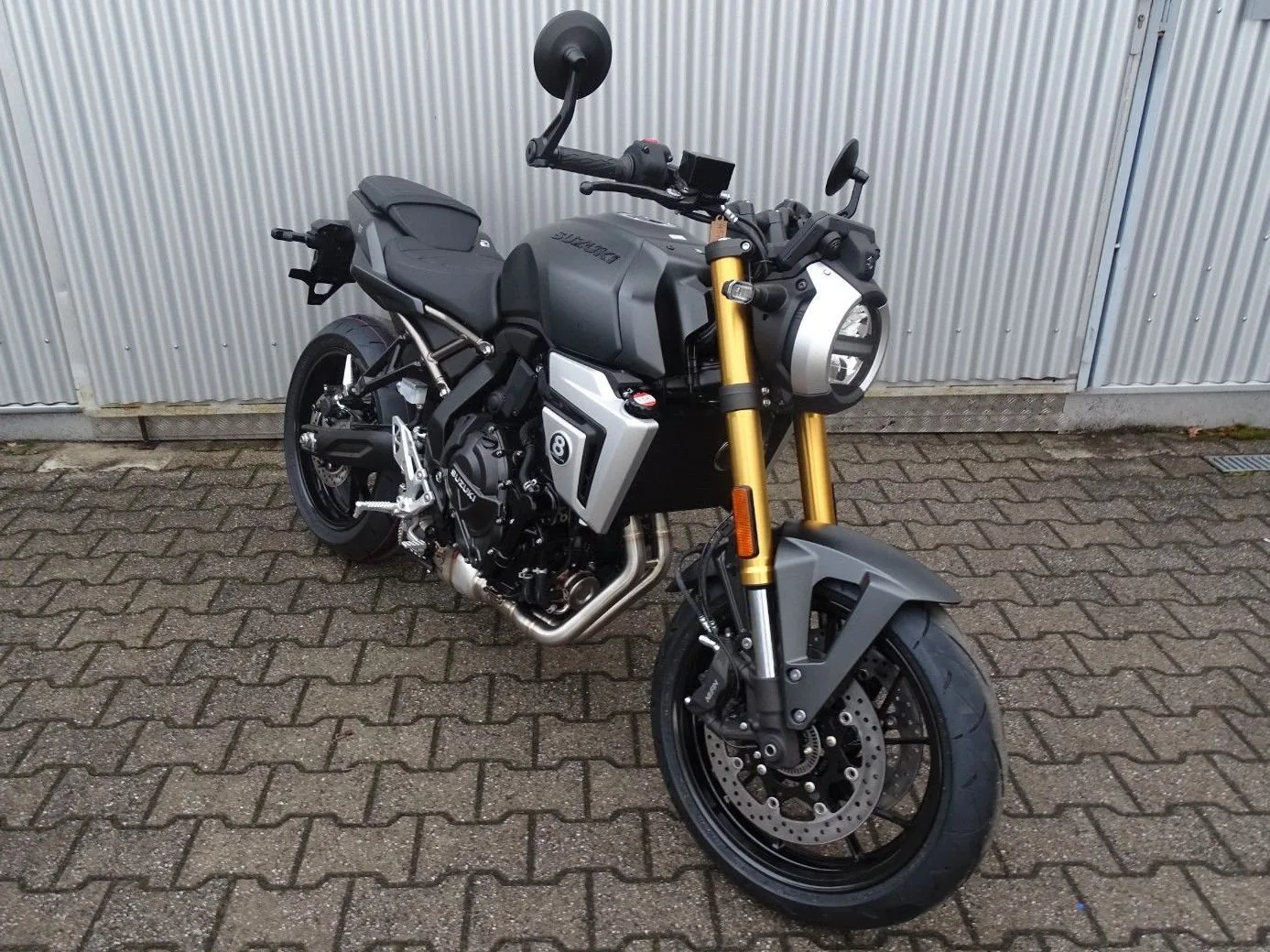 Suzuki GSX-8T