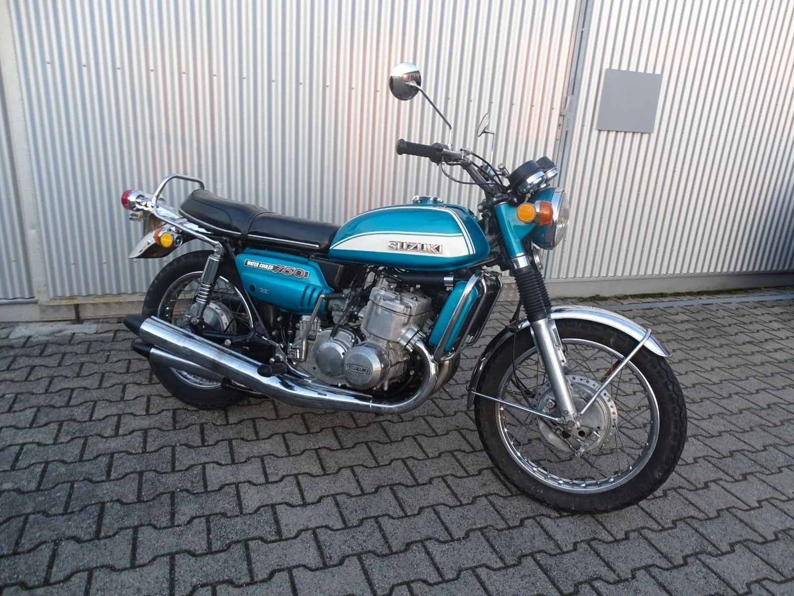 Suzuki GT 750
