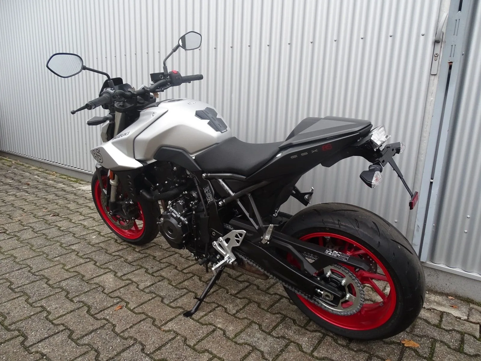 Suzuki GSX-8S