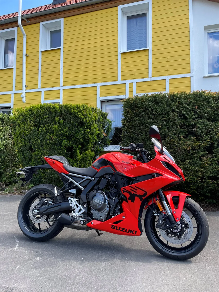Suzuki GSX-8R Daidai-Iro Edition