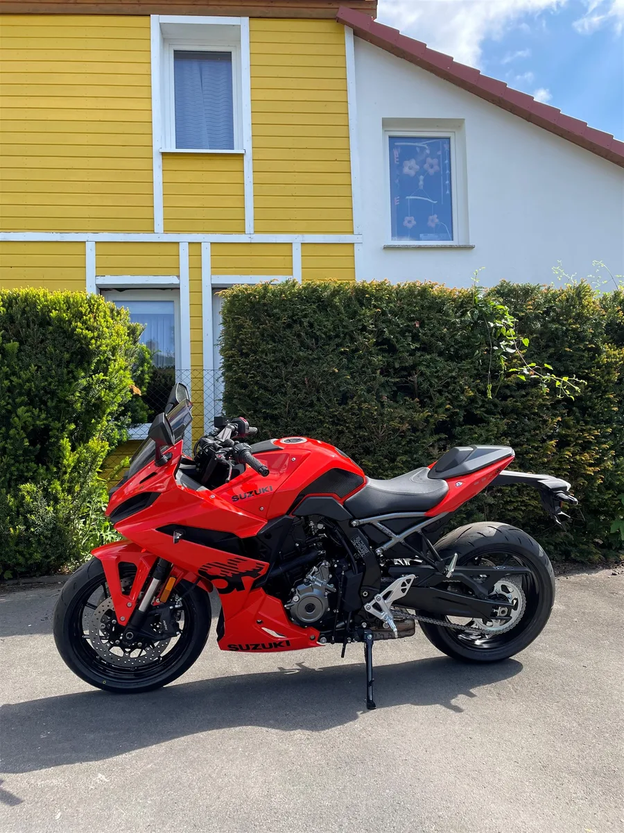 Suzuki GSX-8R Daidai-Iro Edition