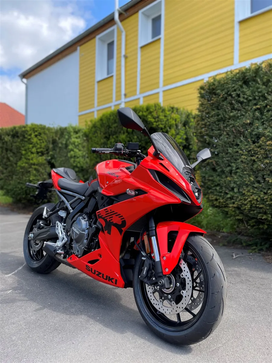 Suzuki GSX-8R Daidai-Iro Edition