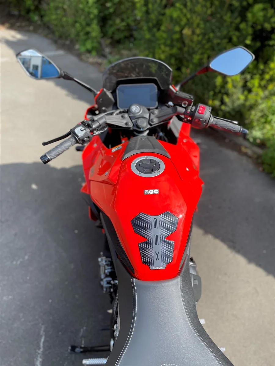 Suzuki GSX-8R Daidai-Iro Edition