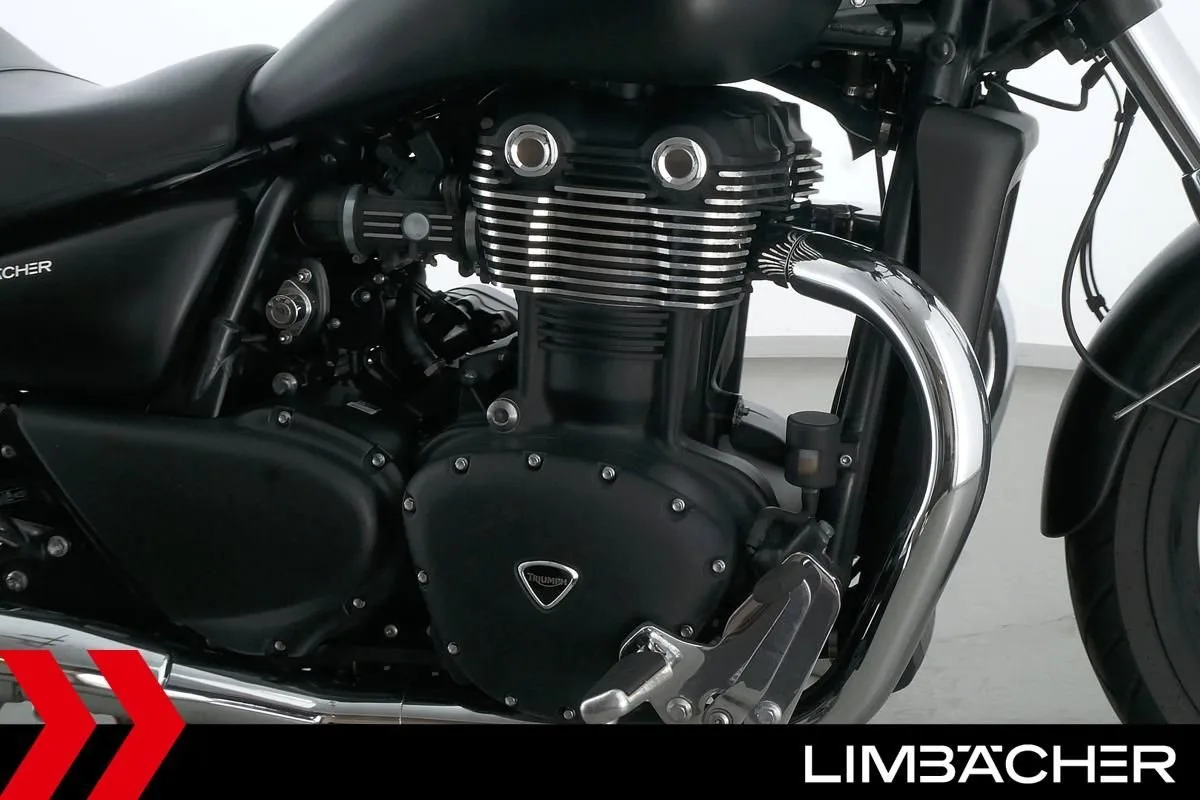 Triumph Thunderbird Storm