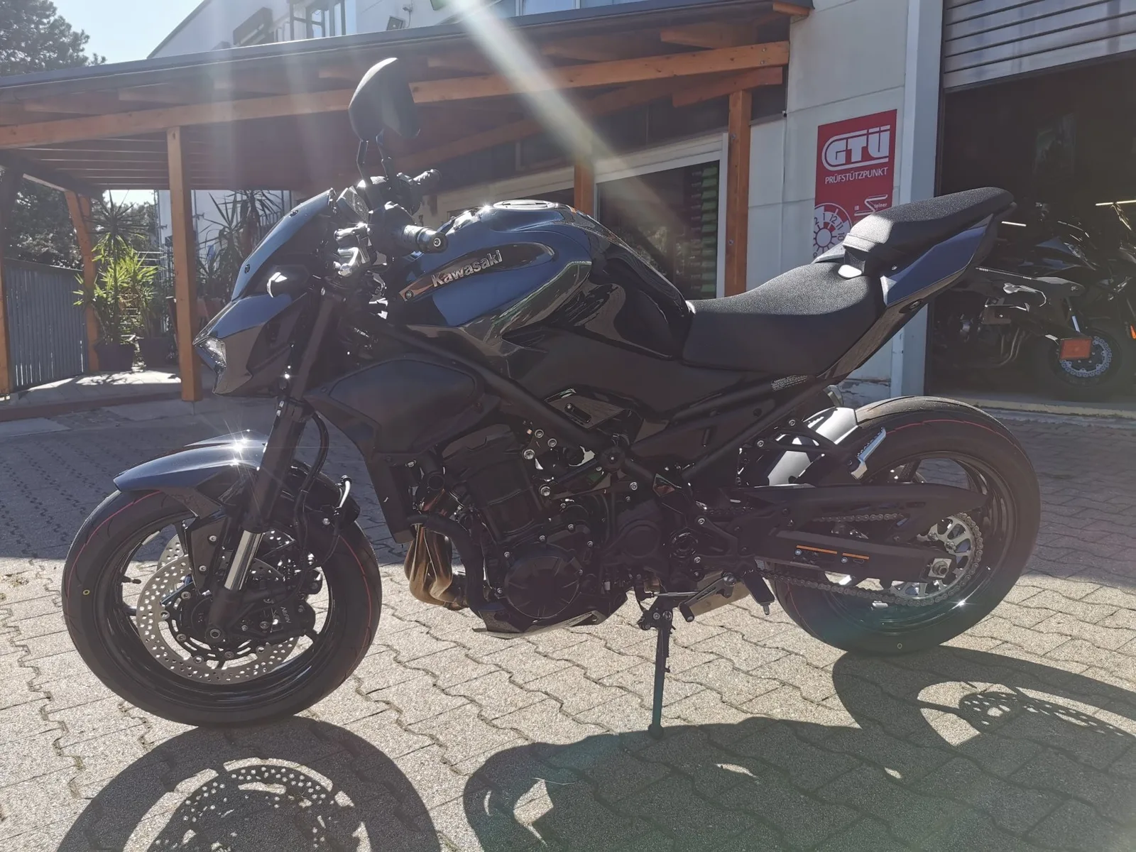 Kawasaki Z900 70kW NEUFAHRZEUG 2026