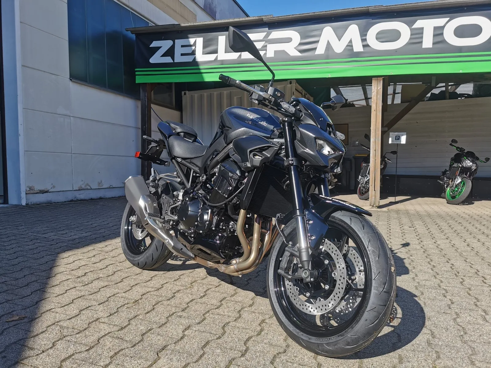 Kawasaki Z900 70kW NEUFAHRZEUG 2026