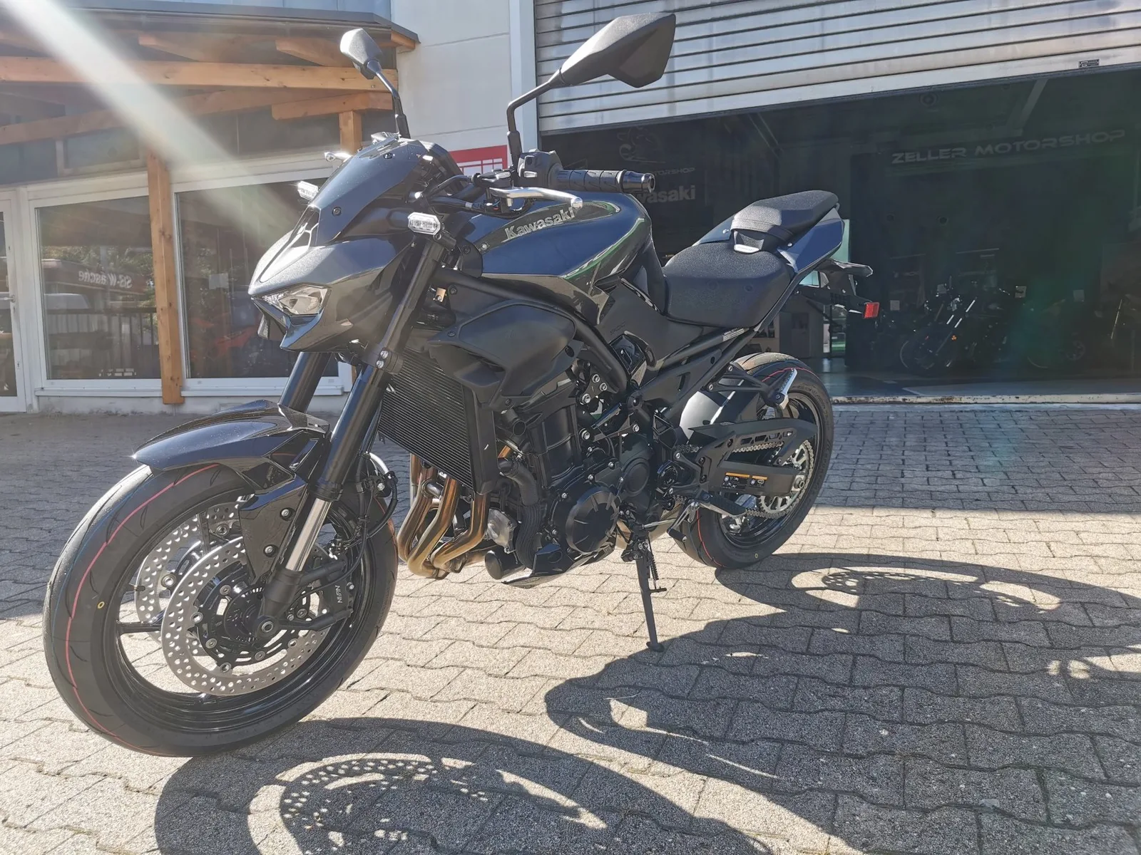 Kawasaki Z900 70kW NEUFAHRZEUG 2026