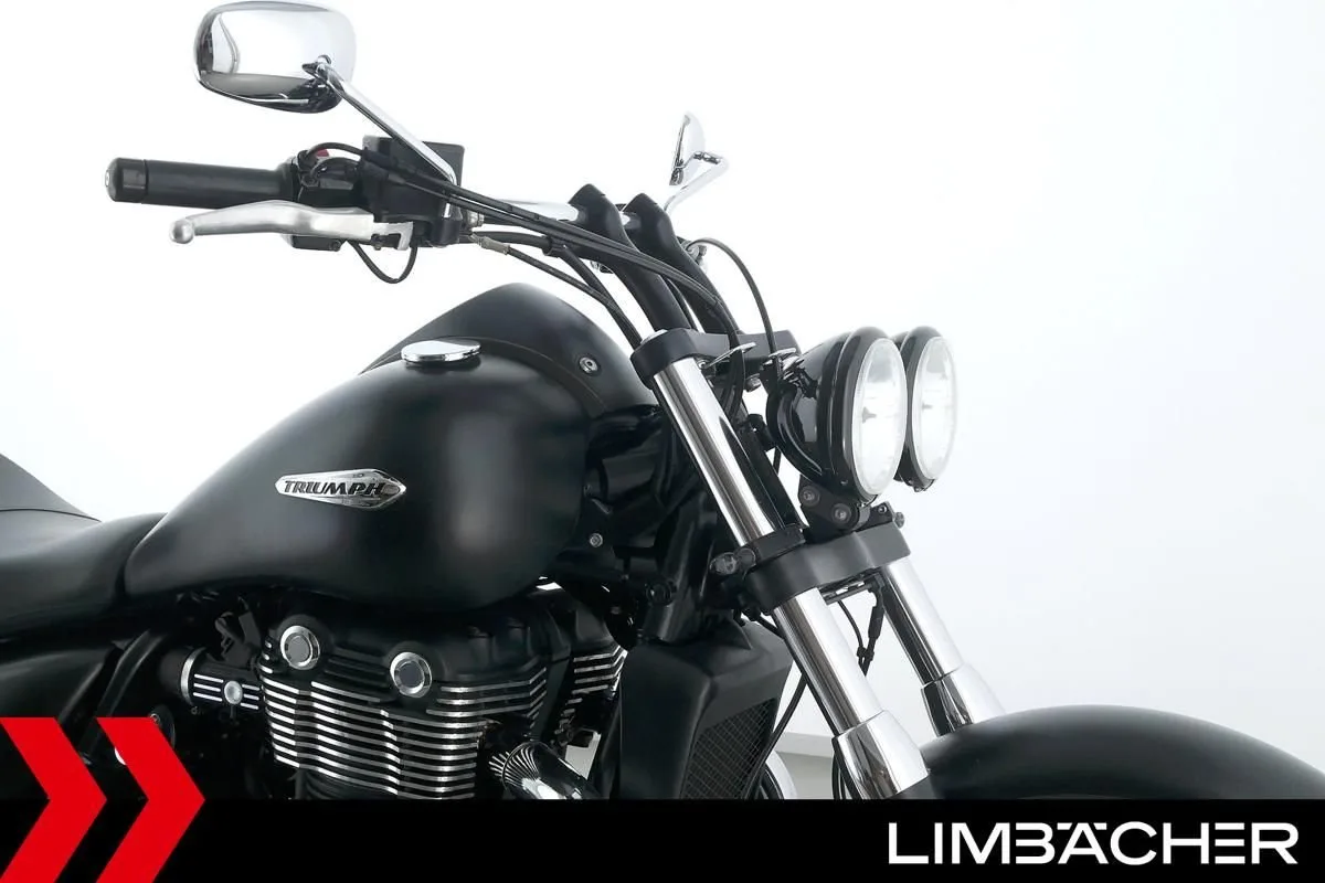 Triumph Thunderbird Storm