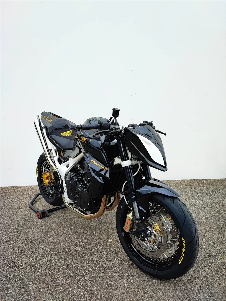 Honda CB750 Hornet WINNER BIKE - EINZELSTÜCK