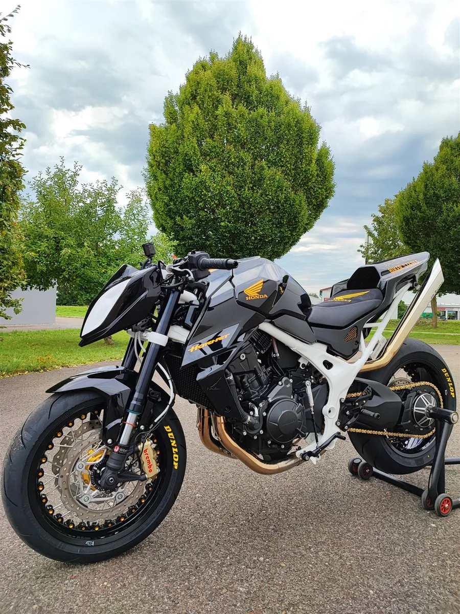 Honda CB750 Hornet WINNER BIKE - EINZELSTÜCK