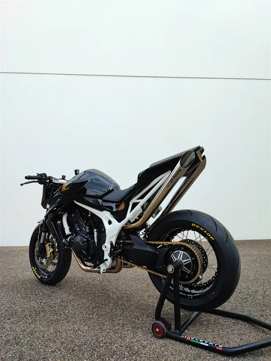 Honda CB750 Hornet WINNER BIKE - EINZELSTÜCK
