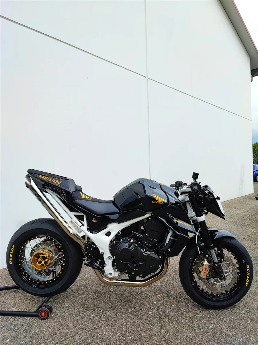 Honda CB750 Hornet WINNER BIKE - EINZELSTÜCK