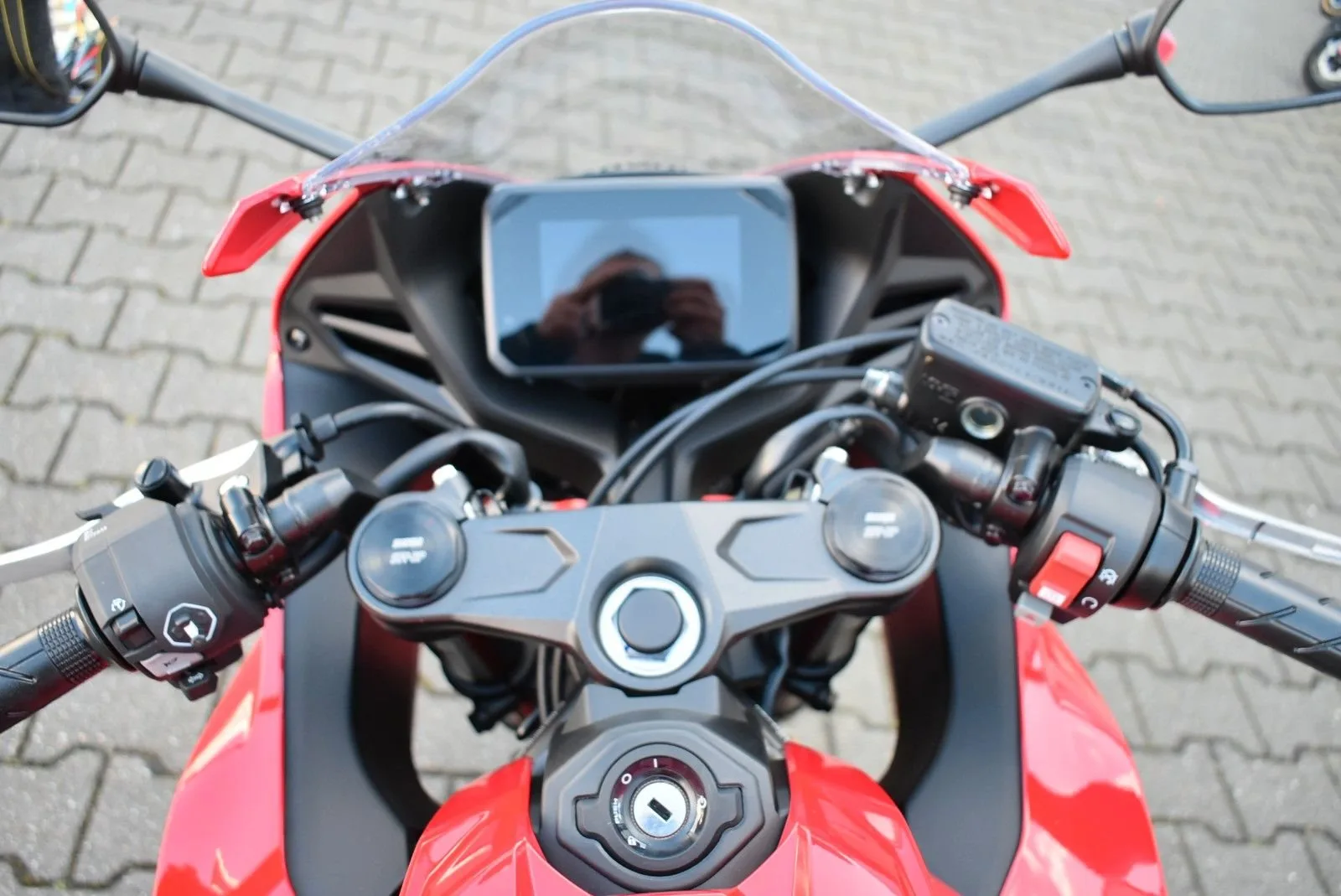 Honda CBR650R E-Clutch