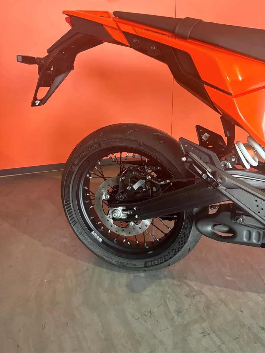 KTM 390 SMC R