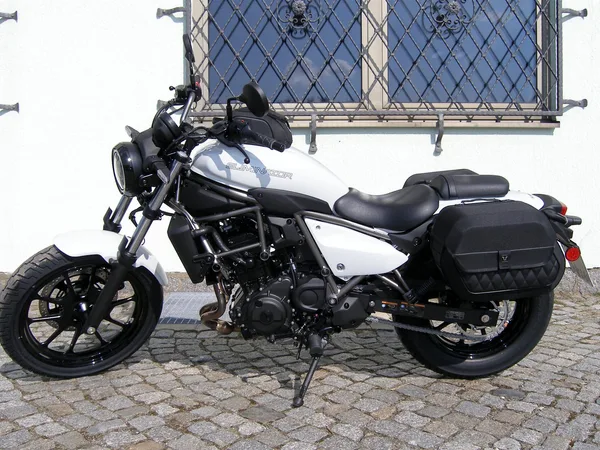 Kawasaki Eliminator 500 inkl. Satteltaschen und Tankrucksack