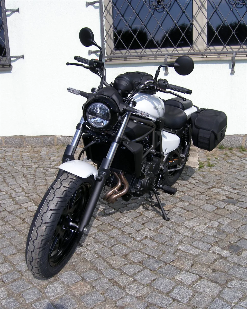 Kawasaki Eliminator 500 inkl. Satteltaschen und Tankrucksack